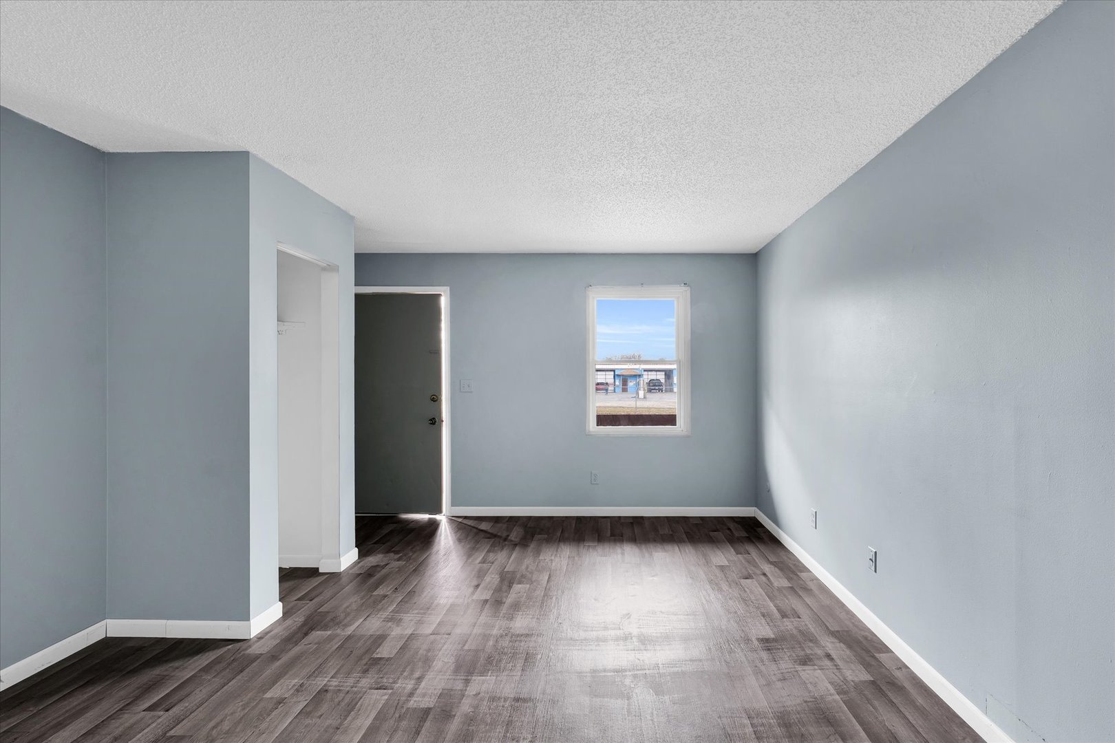 1740-1760 South Fairview Avenue Decatur, IL 62521 - Photo 14 of 26 an empty room with wooden floor and windows