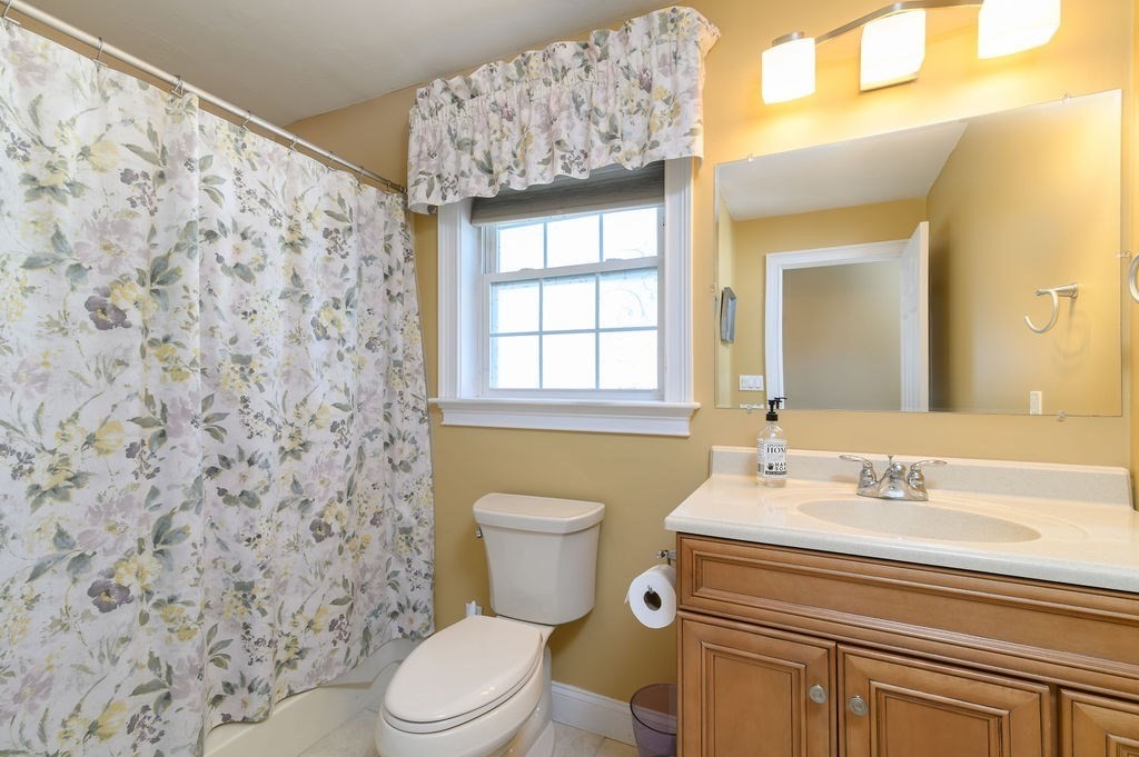 53 Queens Circle Raynham, MA 02767 - Photo 35 of 38
