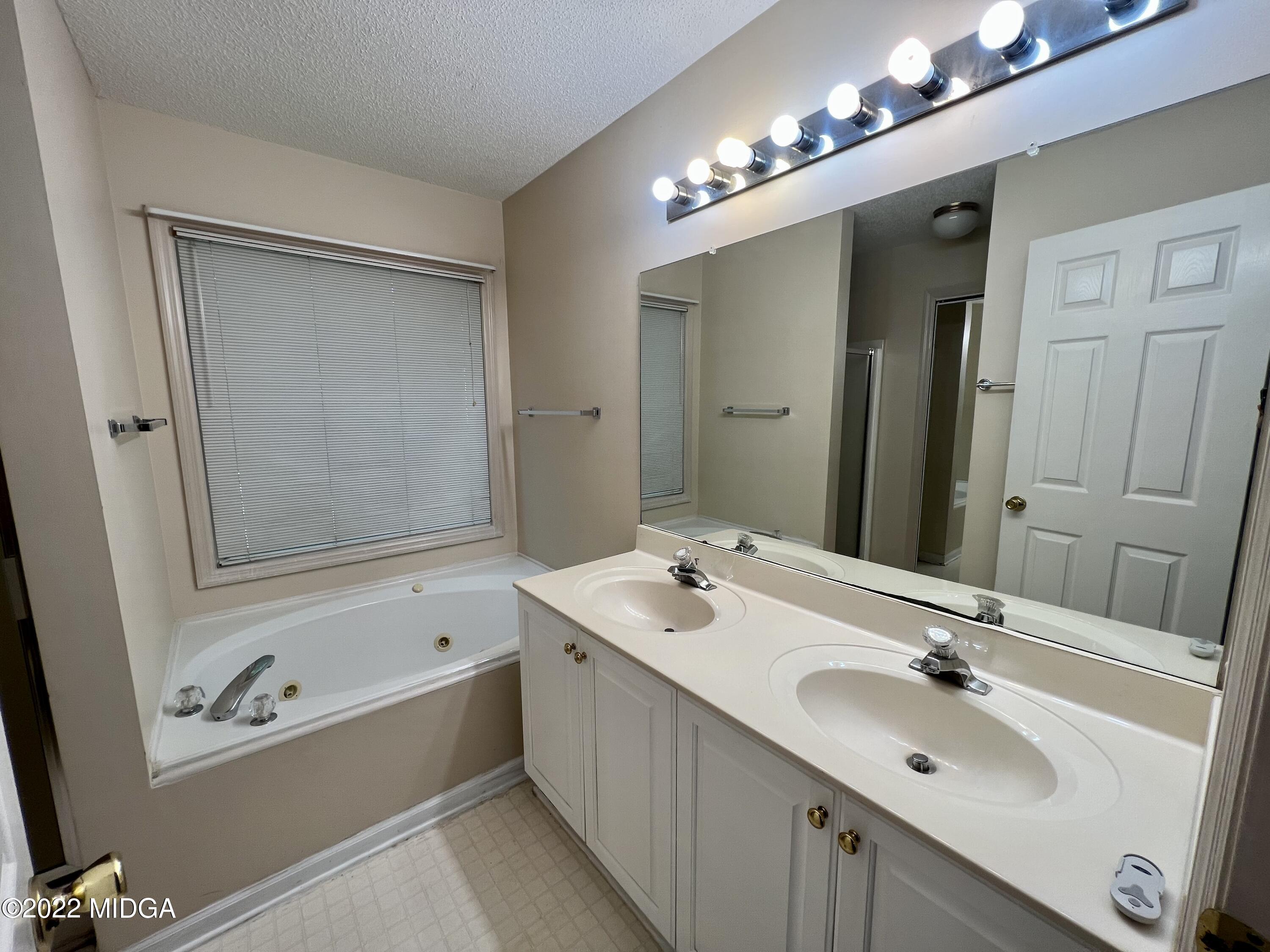 185 Springfield Boulevard Macon, GA 31210 - Photo 6 of 16 IMG_5193