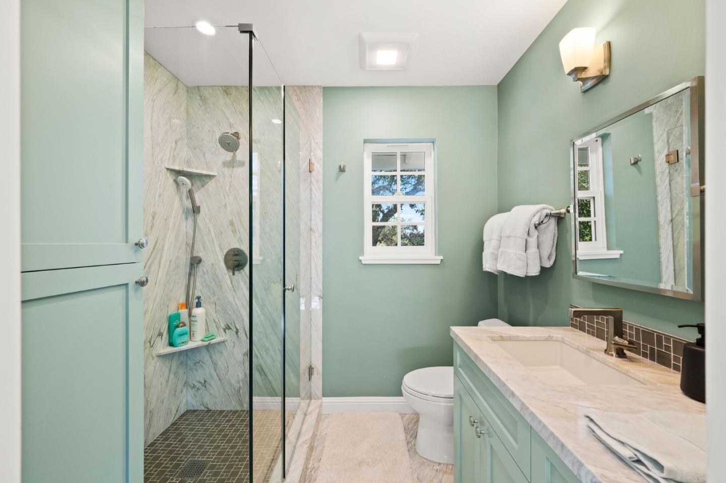 220 Robin Road Hillsborough, CA 94010 - Photo 16 of 39
