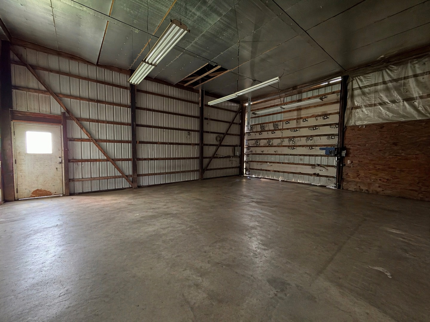 0 North 1900th Street Mount Carmel, IL 62863 - Photo 33 of 50 a view of a garage