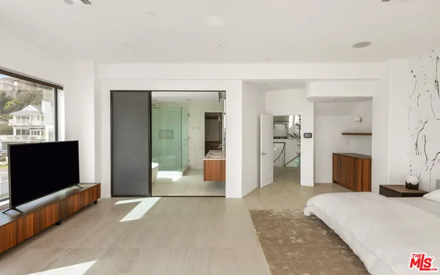 a view of entryway and hall