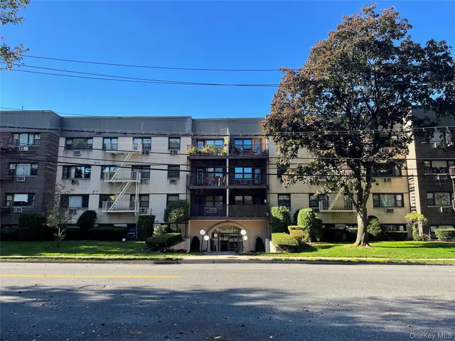 $1,800 | 2261 Palmer Avenue, Unit 1F, New Rochelle, NY 10801