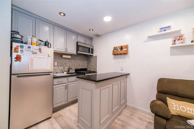 $1,800 | 2261 Palmer Avenue, Unit 1F, New Rochelle, NY 10801