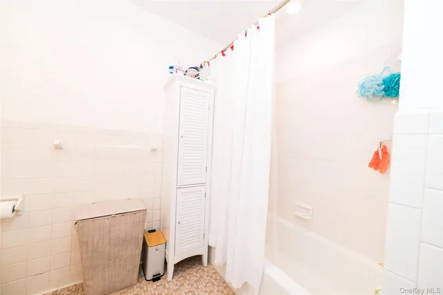 $1,800 | 2261 Palmer Avenue, Unit 1F, New Rochelle, NY 10801