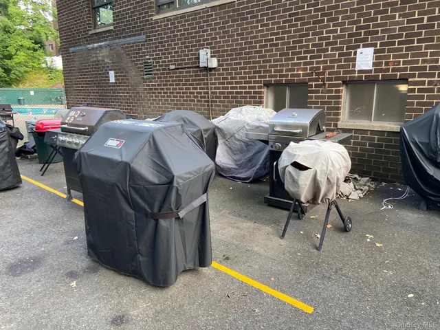 $1,800 | 2261 Palmer Avenue, Unit 1F, New Rochelle, NY 10801