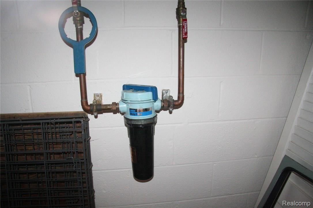 4887 Freer Street Rochester, MI 48306 - Photo 36 of 36 37 Water Filter for Outside Tap.JPG