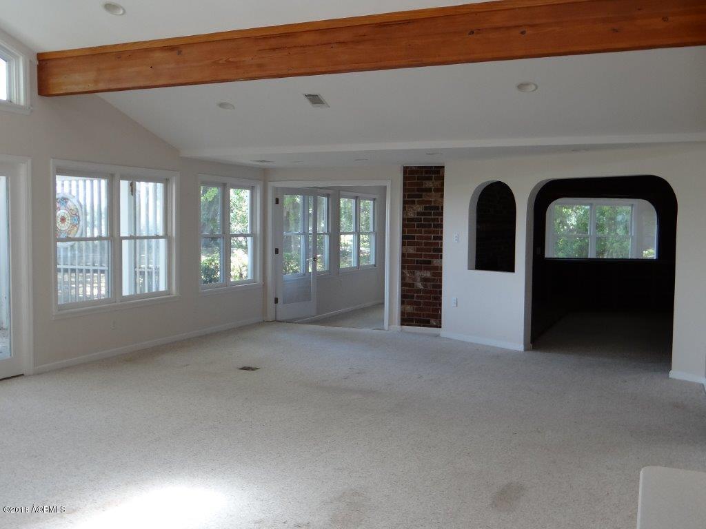 7609 Patterson Road Beaufort, SC 29906 - Photo 3 of 34 FAMILY ROOM