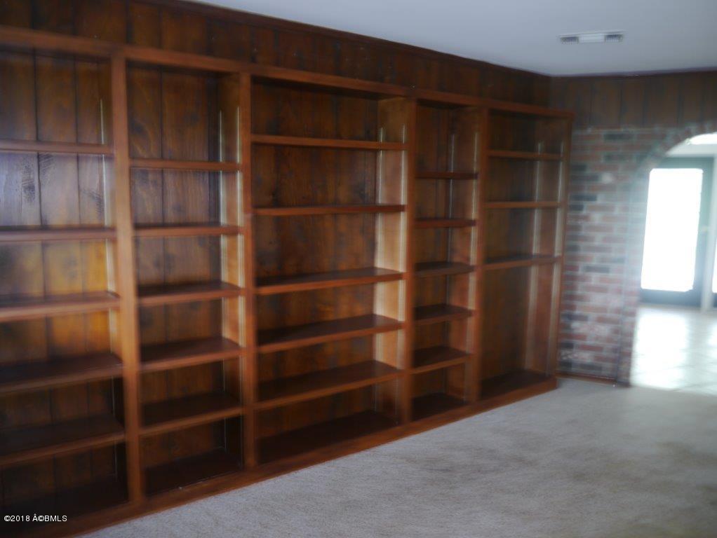 7609 Patterson Road Beaufort, SC 29906 - Photo 8 of 34 LIBRRAY BOOKCASES