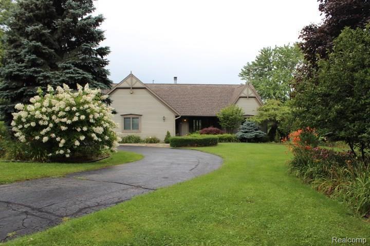 6813 Ormond Road Davisburg, MI 48350 - Photo 2 of 8