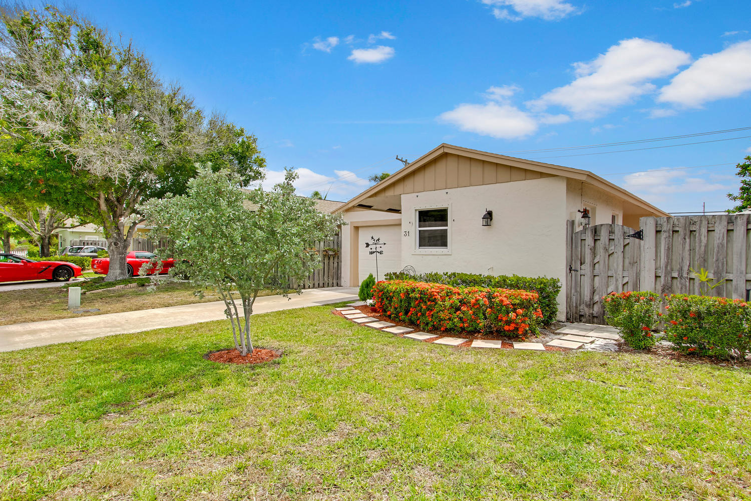 141 East Riverside Drive, Unit 31 Jupiter, FL 33469 - Photo 2 of 19 141 E Riverside Dr Jupiter FL-large-002-