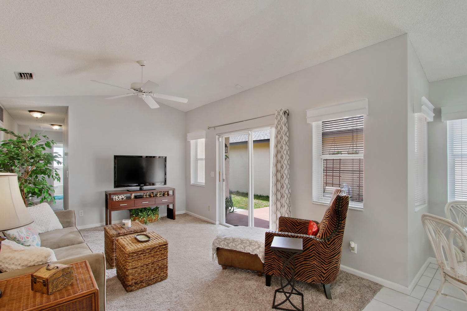 141 East Riverside Drive, Unit 31 Jupiter, FL 33469 - Photo 4 of 19 141 E Riverside Dr Jupiter FL-large-004-