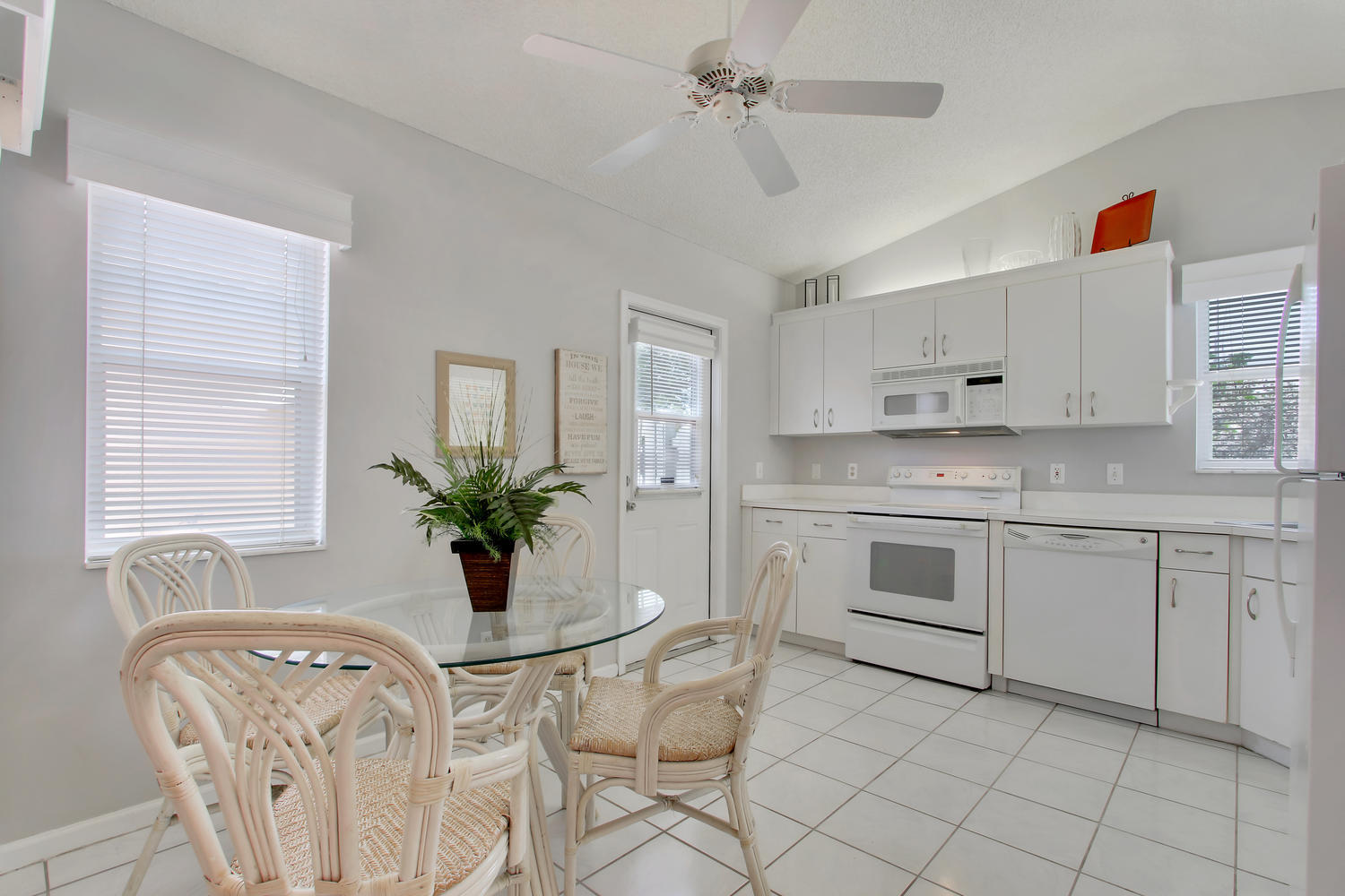 141 East Riverside Drive, Unit 31 Jupiter, FL 33469 - Photo 7 of 19 141 E Riverside Dr Jupiter FL-large-007-