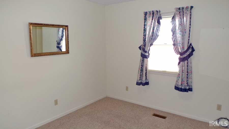 1312 Ridgeway Avenue Vincennes, IN 47591 - Photo 12 of 28 Gallery Image 12
