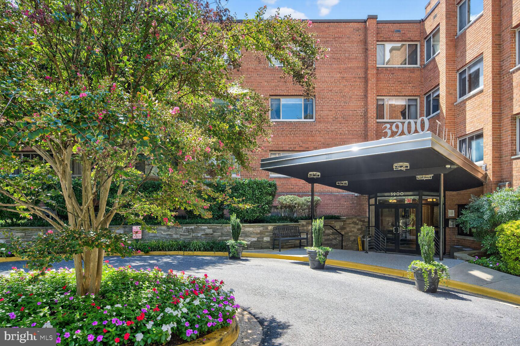 a view of a backyard with garden