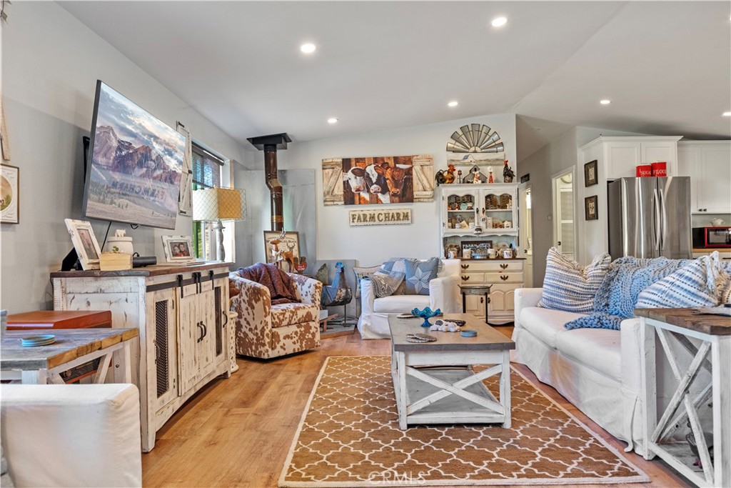 17500 High Gun Drive Tehachapi, CA 93561 - Photo 21 of 46 a living room with furniture and a rug