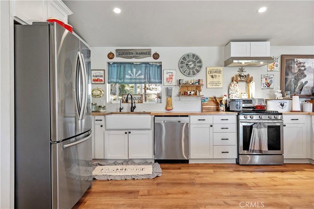 17500 High Gun Drive Tehachapi, CA 93561 - Photo 24 of 46 a kitchen with stainless steel appliances kitchen island granite countertop a refrigerator and cabinets