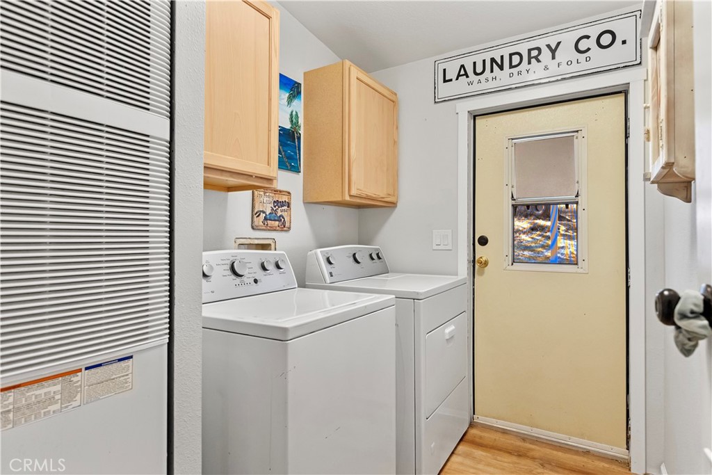 17500 High Gun Drive Tehachapi, CA 93561 - Photo 29 of 46 a utility room with dryer and washer
