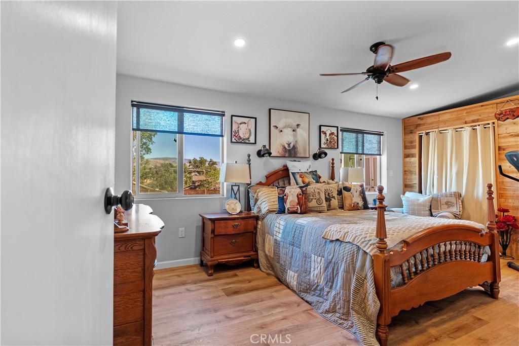 17500 High Gun Drive Tehachapi, CA 93561 - Photo 35 of 46 a bedroom with furniture and a large window