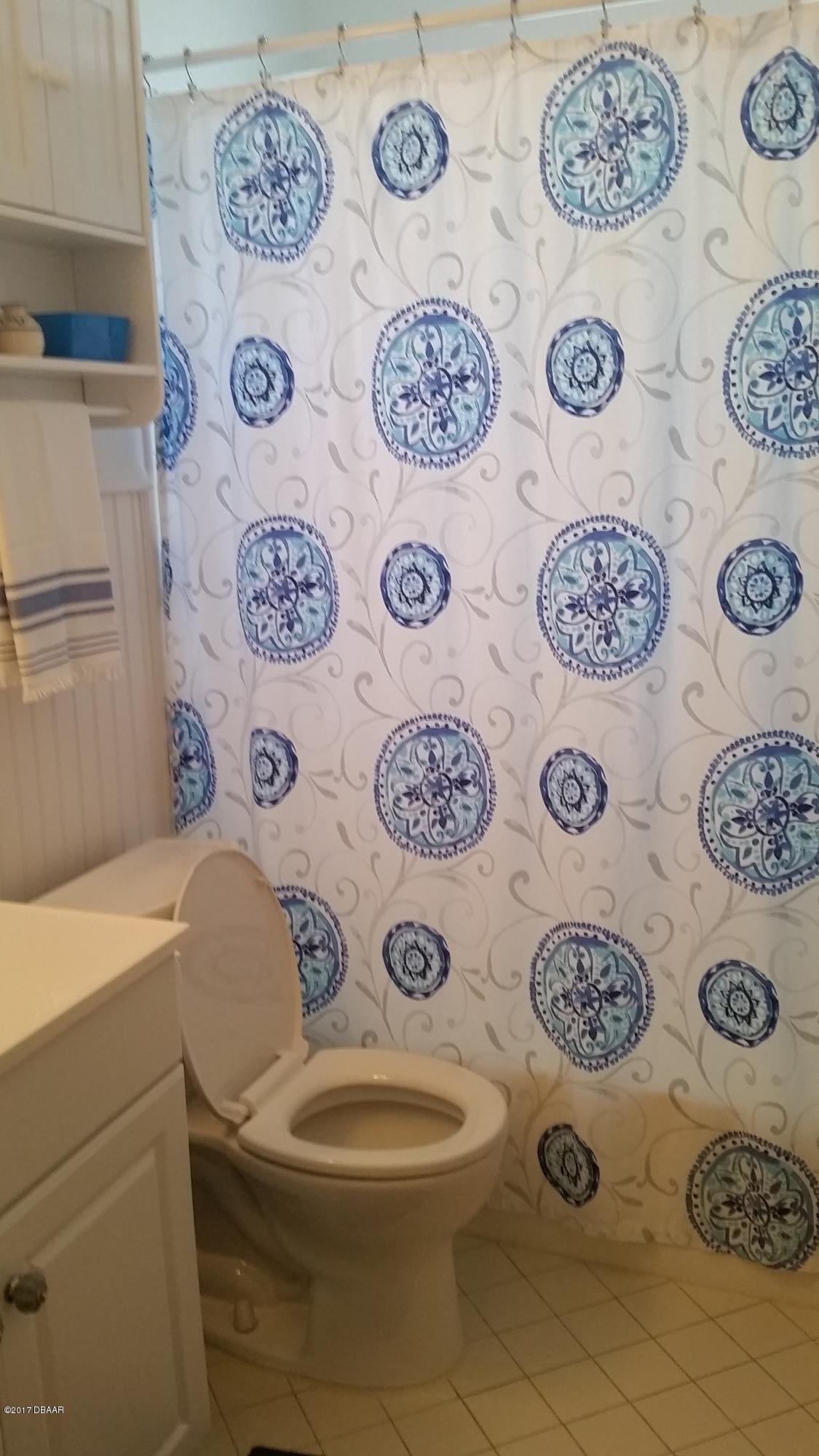 2177 Nottingham Road South Daytona, FL 32119 - Photo 16 of 20 Main Bathroom