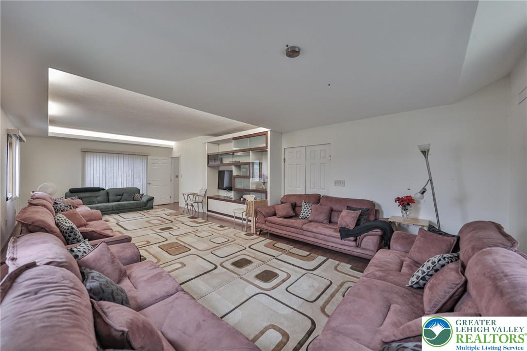 7494 Mount Eaton Road Saylorsburg, PA 18353 - Photo 9 of 50 Center unit living room