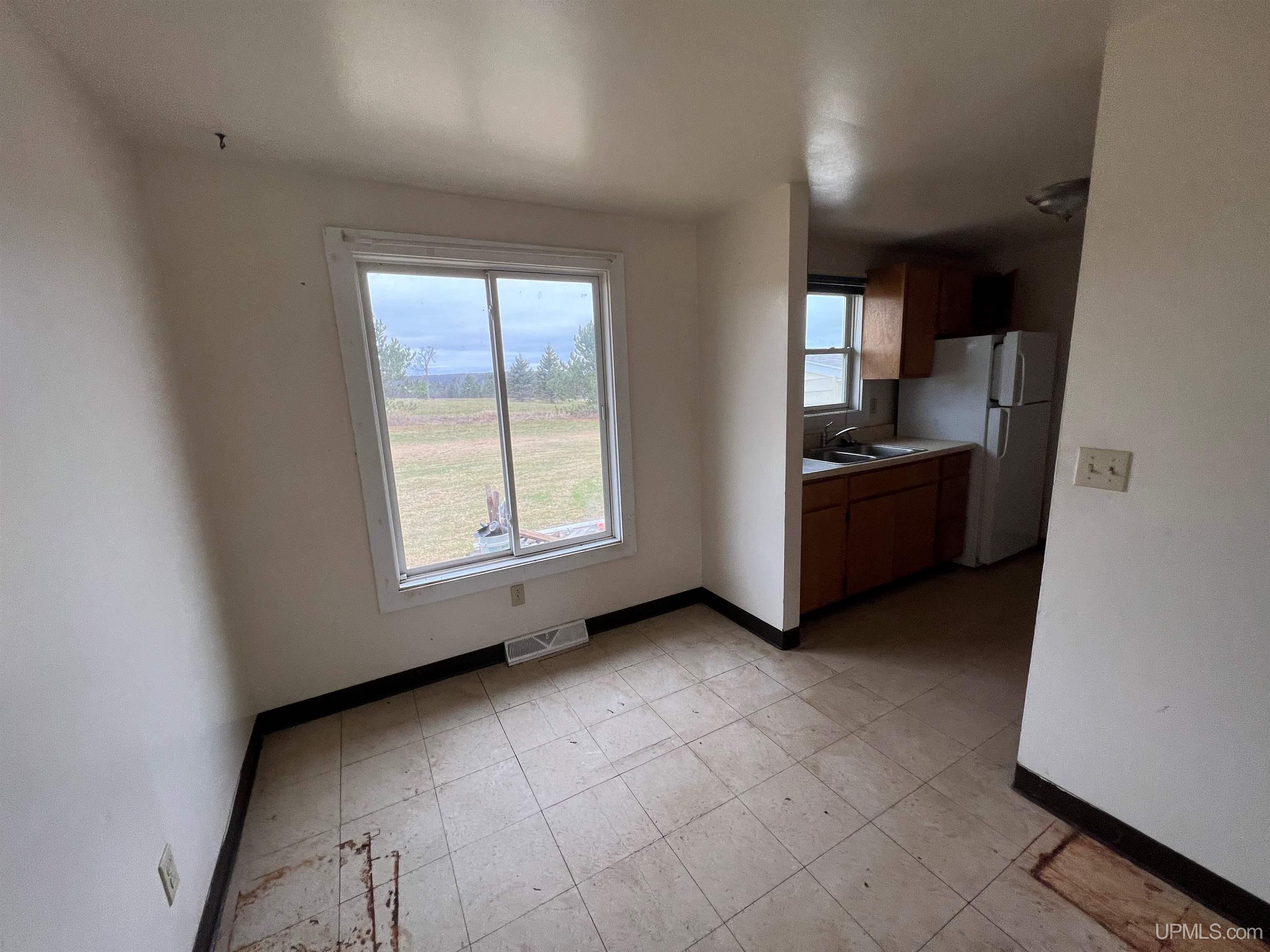 158 Hamnar Road Iron River, MI 49935 - Photo 4 of 10 Gallery Image 4