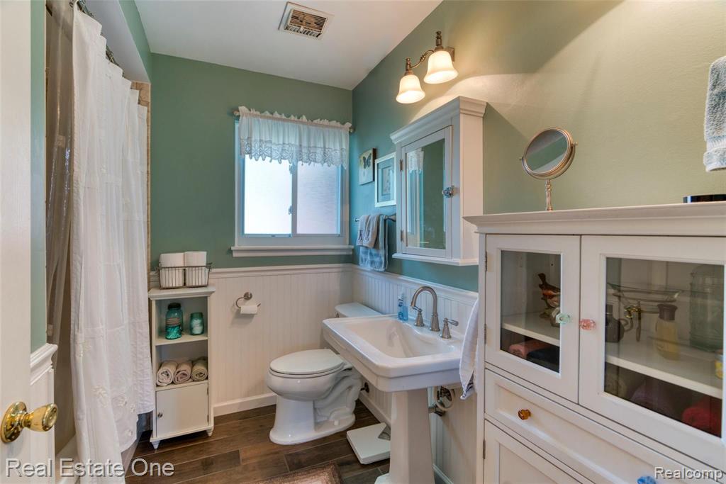 23374 Tuck Road Farmington Hills, MI 48336 - Photo 19 of 26