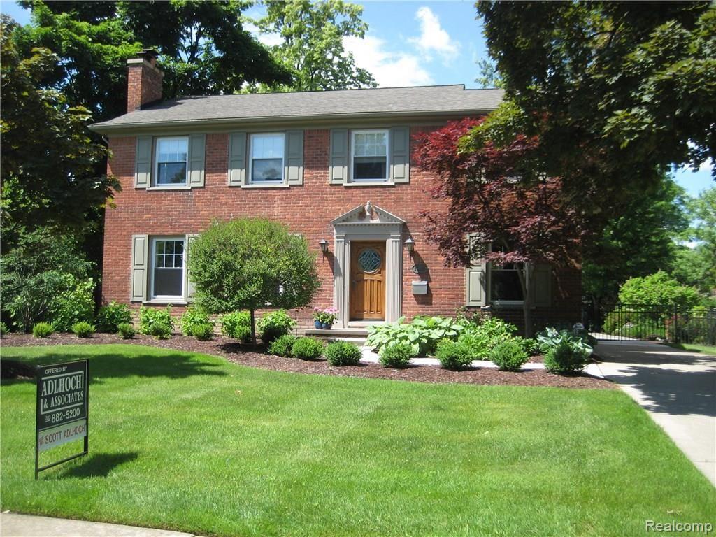 1045 Yorkshire Road Grosse Pointe, MI 48230 - Photo 1 of 22 IMG_9922.JPG