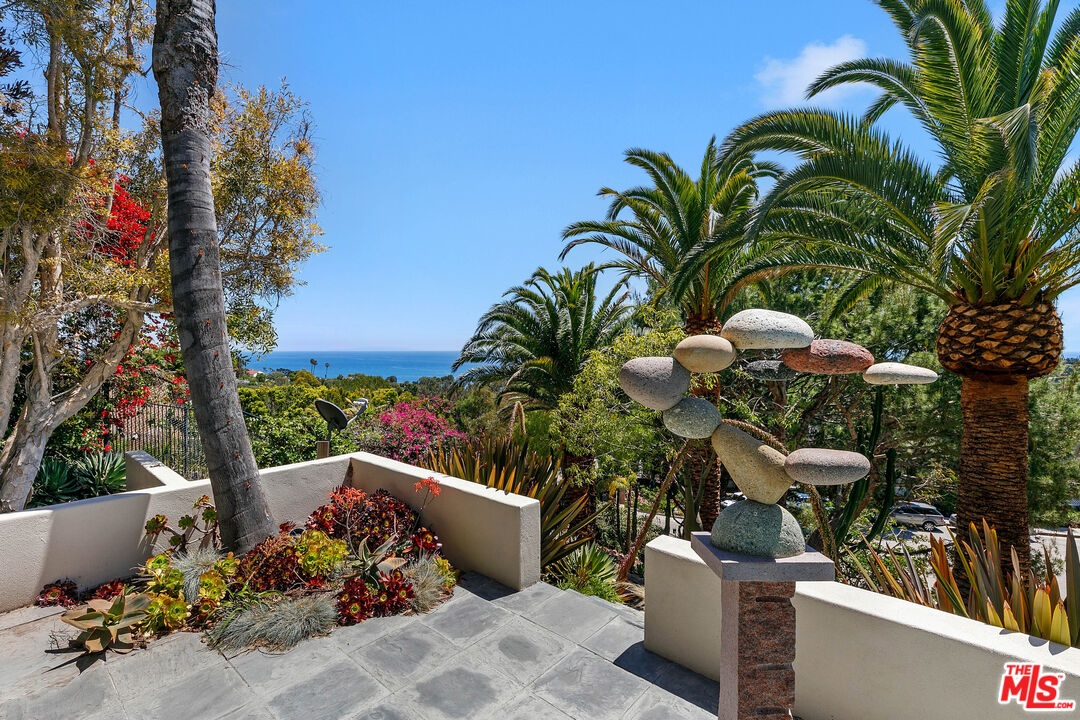 28177 Rey De Copas Lane Malibu, CA 90265 - Photo 31 of 36