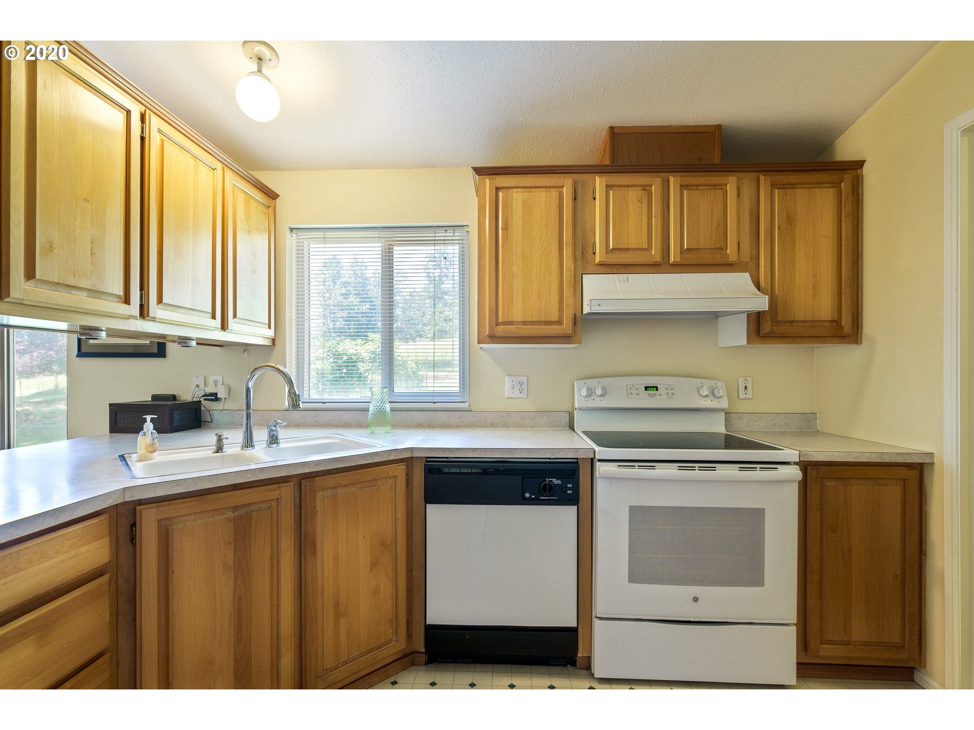 18177 Southwest Kramien Road Newberg, OR 97132 - Photo 6 of 29 Gallery Image 6