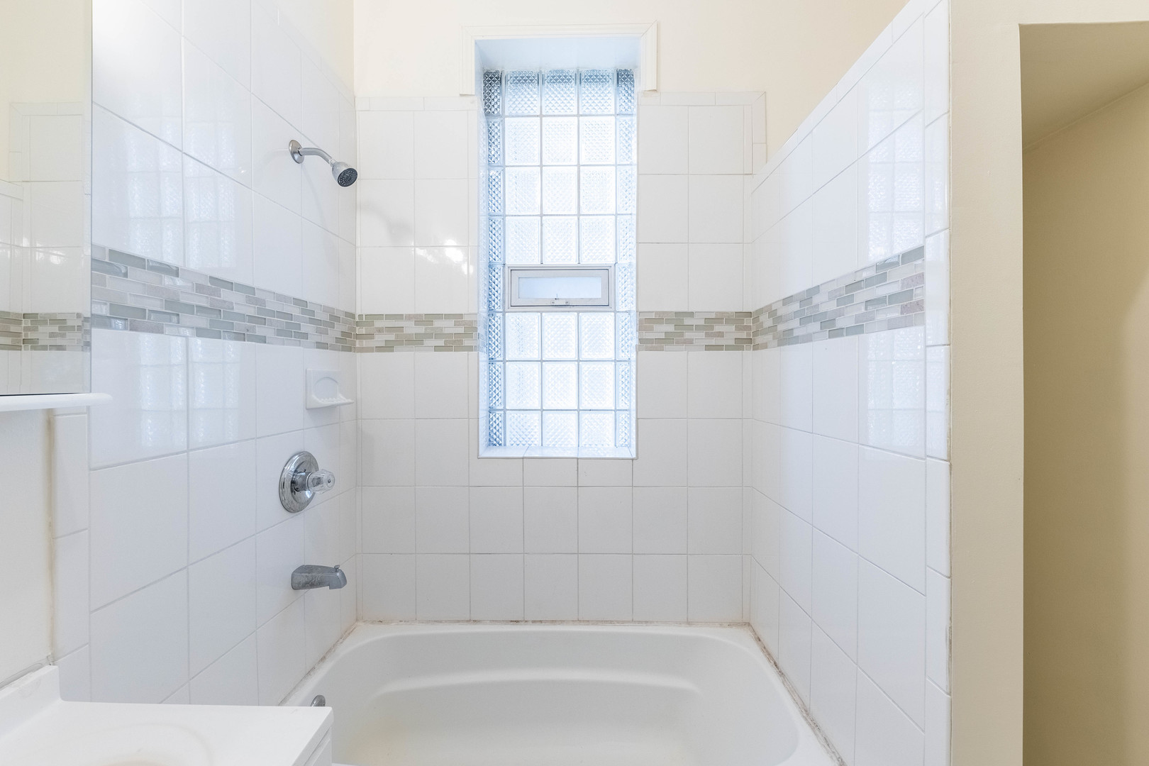 4823 South Indiana Avenue Chicago, IL 60615 - Photo 14 of 30 a bathroom with a bathtub and shower