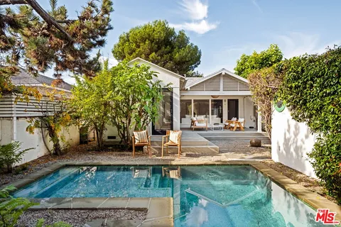 $2,100,000 | 1016 Indiana Court, Venice, CA 90291