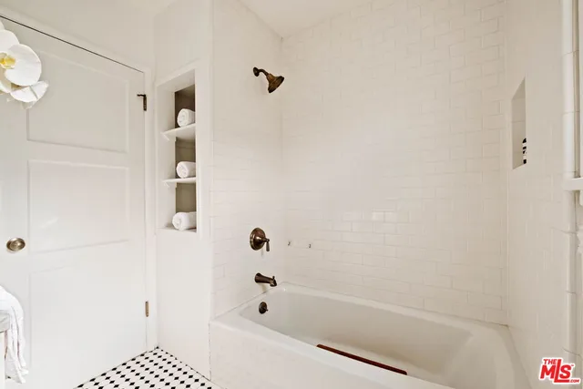 $2,100,000 | 1016 Indiana Court, Venice, CA 90291