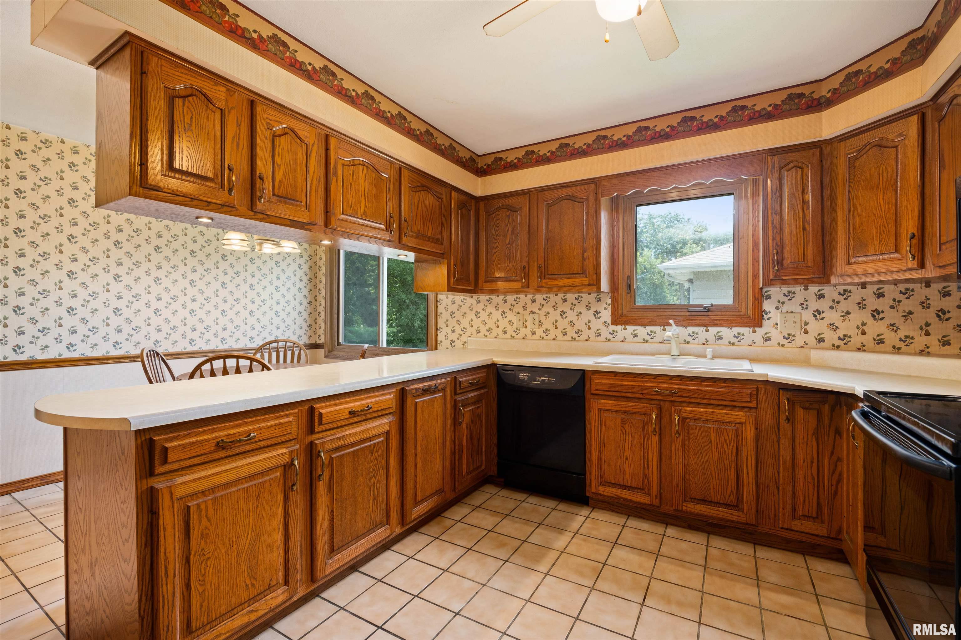 6307 North Post Oak Road Peoria, IL 61615 - Photo 7 of 45