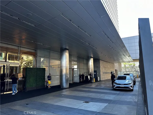 $2,180,000 | 900 West Olympic Boulevard, Unit 31J, Los Angeles, CA 90015
