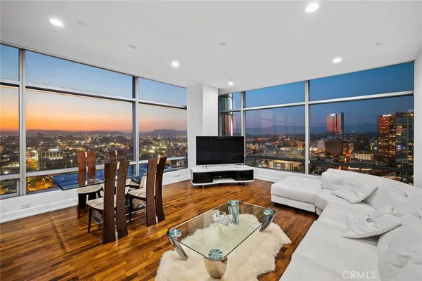 $2,180,000 | 900 West Olympic Boulevard, Unit 31J, Los Angeles, CA 90015