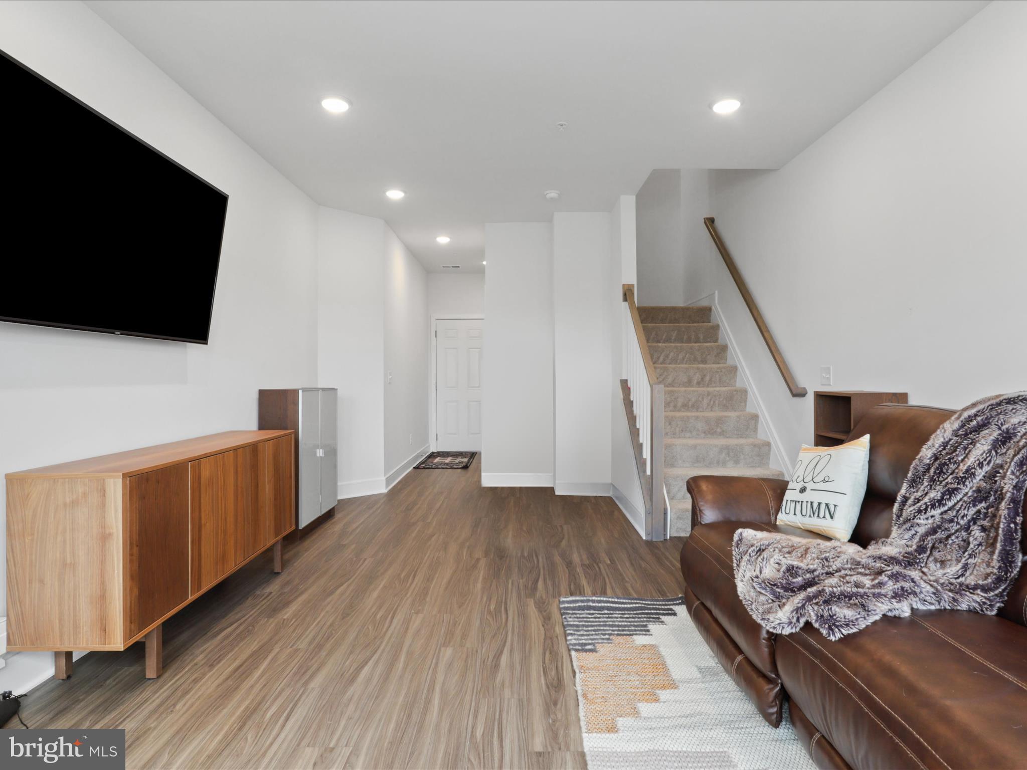 20789 Lamlash Terrace Ashburn, VA 20147 - Photo 7 of 46