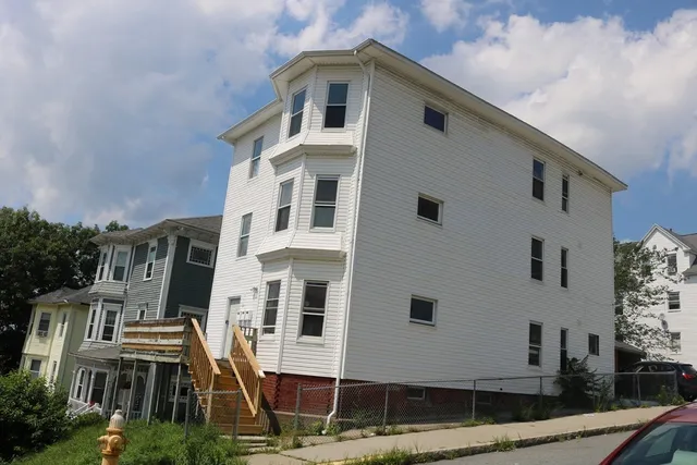 $2,100 | 69 Catharine Street, Unit 3, Worcester, MA 01605