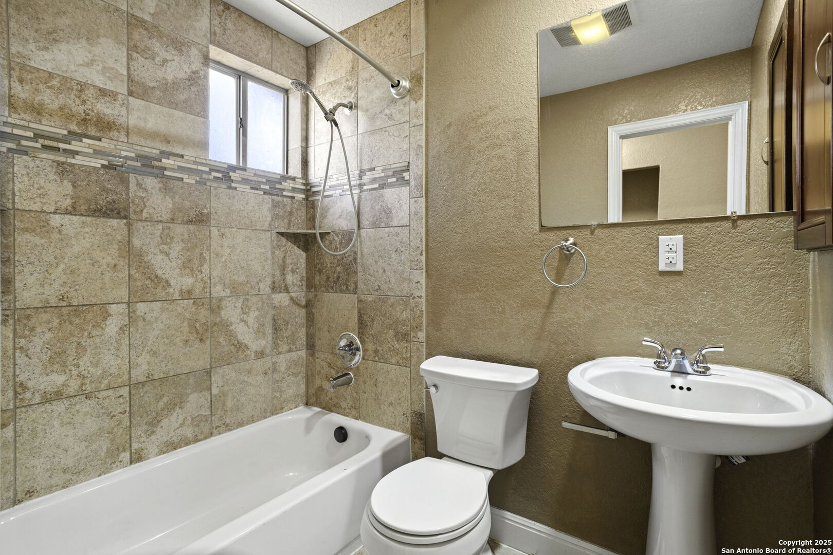 236 East Dullnig Court, Unit 3 San Antonio, TX 78223 - Photo 7 of 9