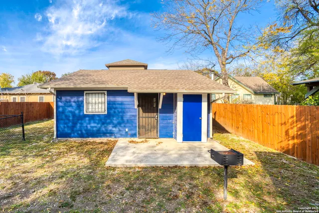 $1,125 | 236 East Dullnig Court, Unit 3, San Antonio, TX 78223