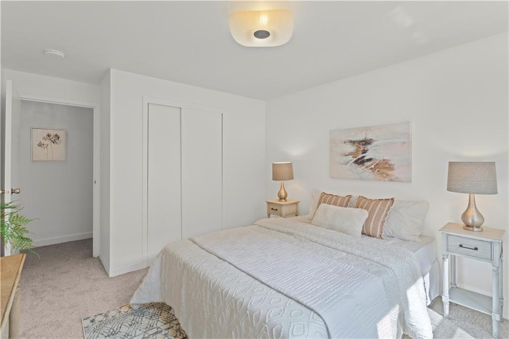 4601 Fifth Avenue, Unit 327 Pittsburgh, PA 15213 - Photo 14 of 25 a bedroom with a bed and a painting on the wall