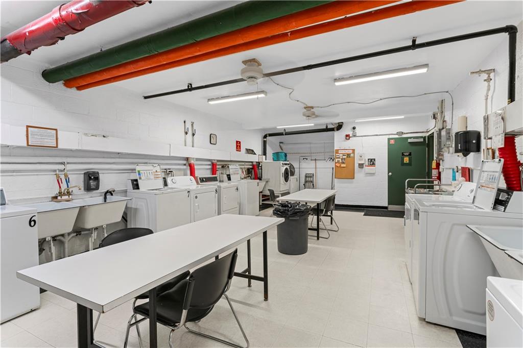 4601 Fifth Avenue, Unit 327 Pittsburgh, PA 15213 - Photo 21 of 25 a kitchen with a table chairs and a stove