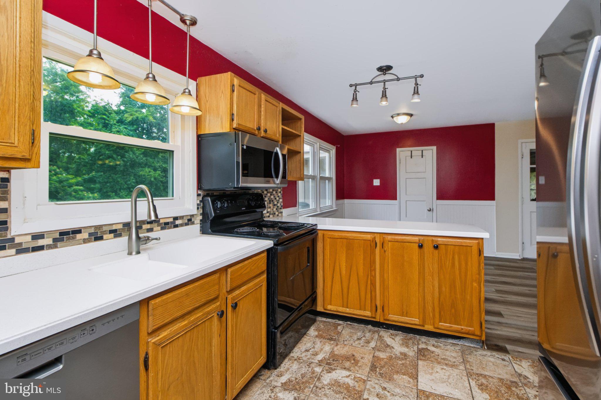 490 Pine Ridge Circle Lewisberry, PA 17339 - Photo 7 of 28 Bright kitchen with modern finishes.