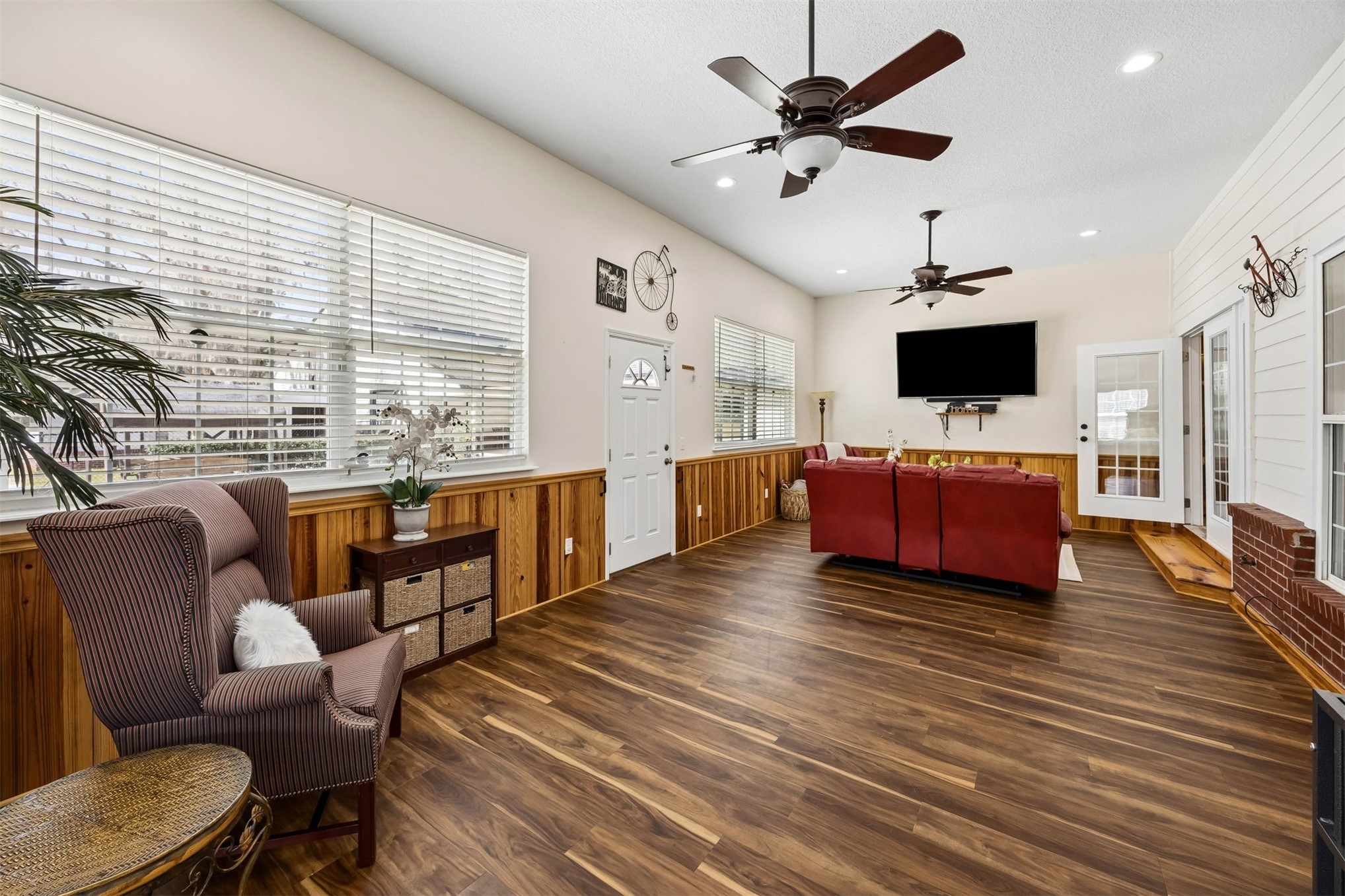 376488 Kings Ferry Road Hilliard, FL 32046 - Photo 45 of 73 a living room with furniture and a flat screen tv
