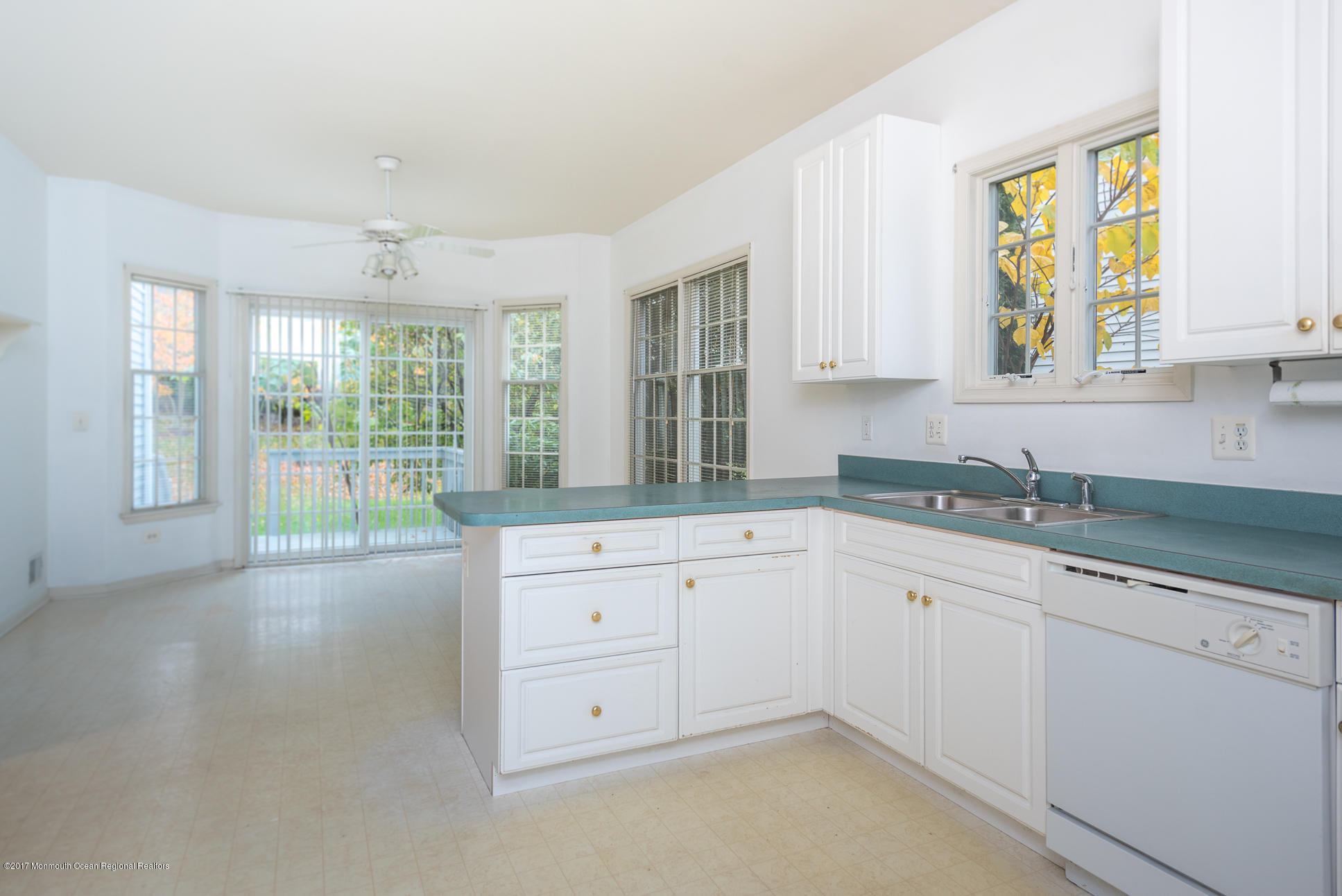 51 Windward Way Red Bank, NJ 07701 - Photo 8 of 36 2944