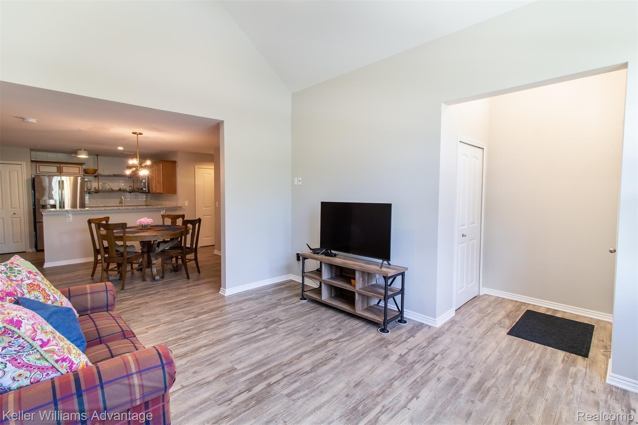 45746 South Stonewood Road Canton, MI 48187 - Photo 8 of 32 SStonewoodRd_45746_Living_02.jpg
