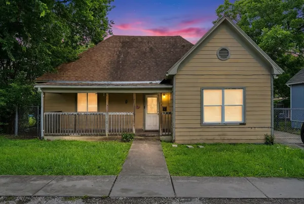 $160,000 | 909 West 3rd Street, Taylor, TX 76574