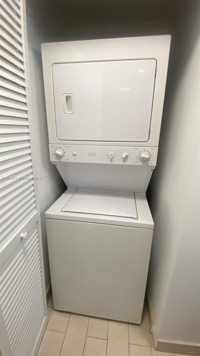 1111 Southwest 1st Avenue, Unit 2016N Miami, FL 33130 - Photo 17 of 20 a utility room with dryer and washer