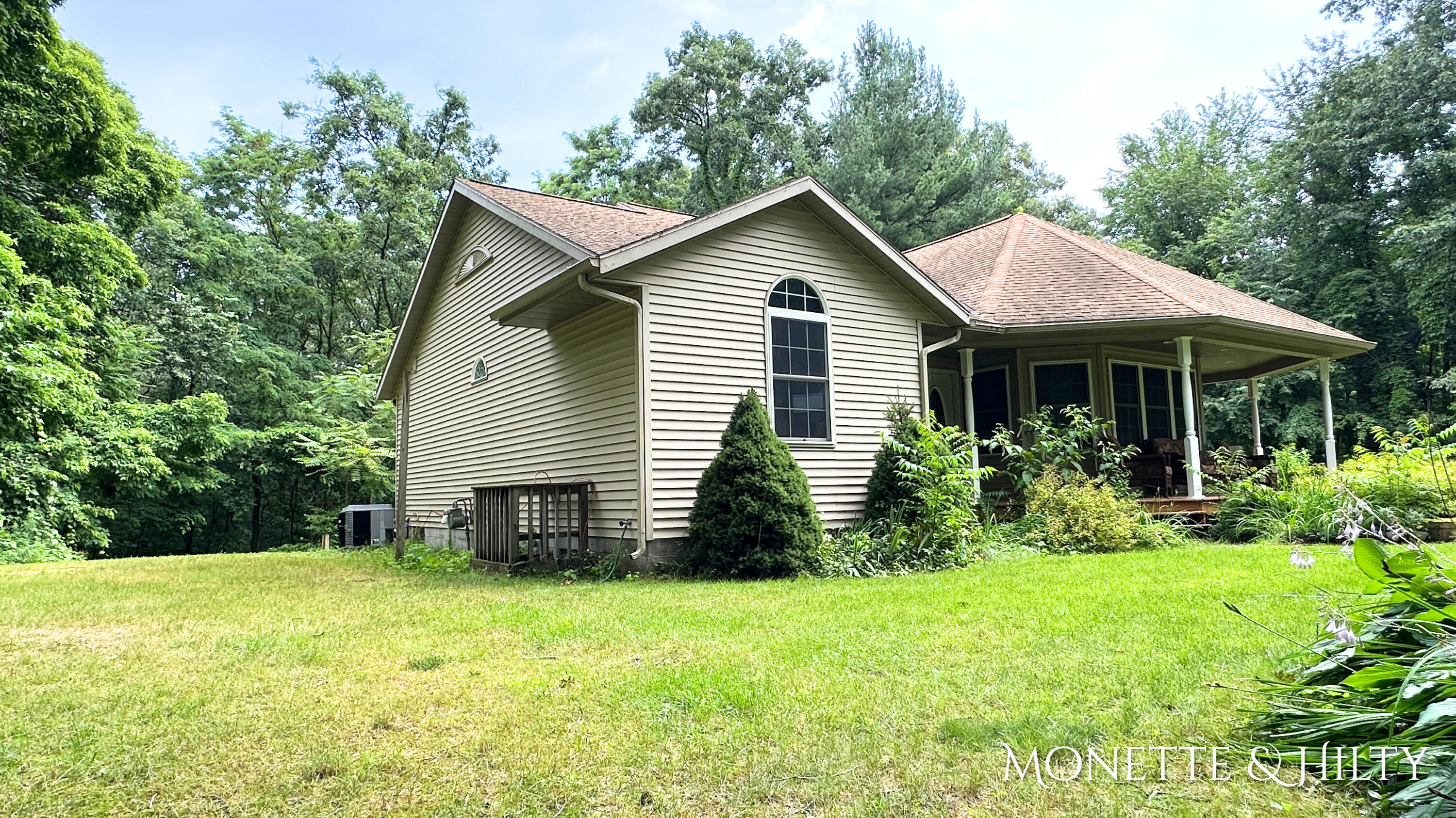 5792 White Road Muskegon, MI 49442 - Photo 3 of 34 IMG_E4956