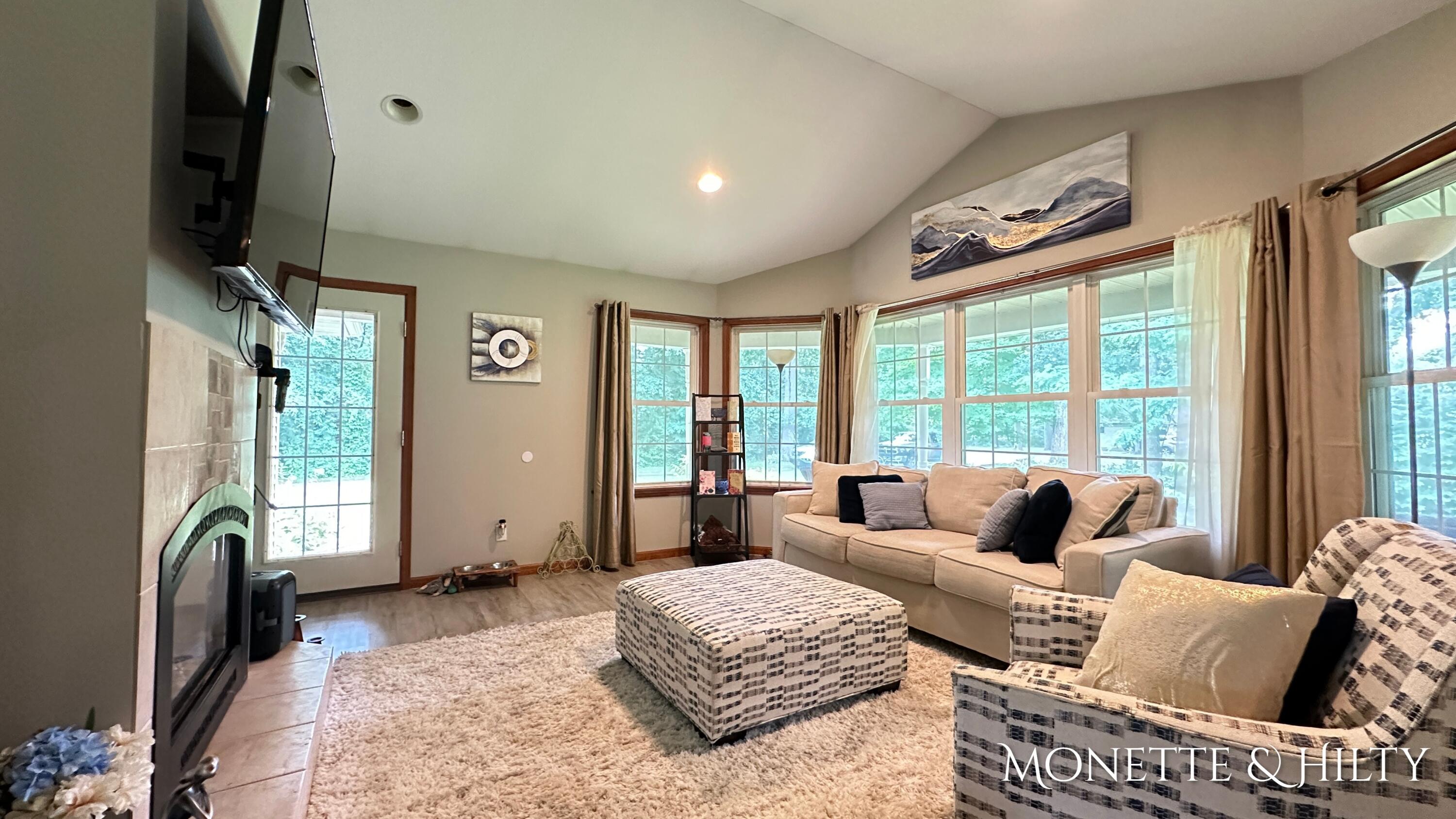 5792 White Road Muskegon, MI 49442 - Photo 5 of 34 IMG_E4965